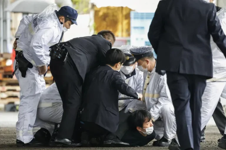 2023-04-15T085509Z_1277501421_RC2WE0AKWE7Z_RTRMADP_3_JAPAN-KISHIDA-1739950351