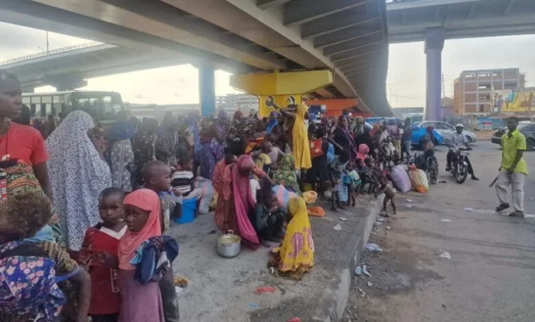 MIGRANT-BEGGARS-Street-children-and-beggars-780x470